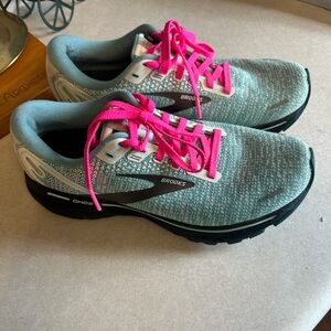 Brooks Women's Athletic Shoes - Blue and Pink